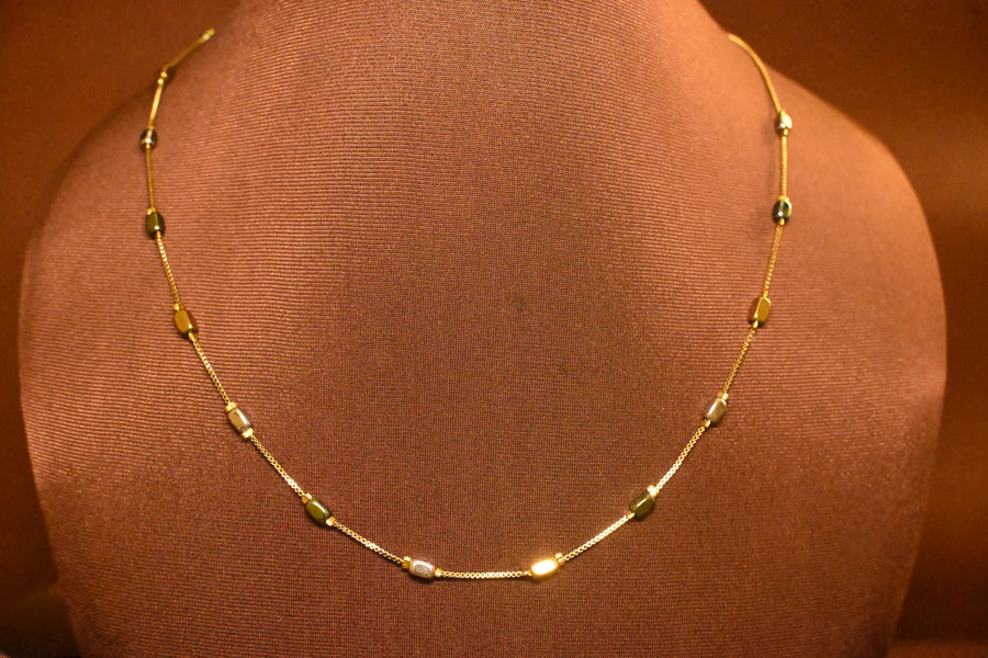 Olive Glow – Gold Bead Necklace